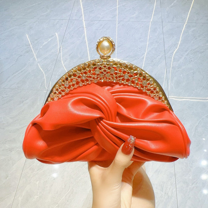 Unveiling the Mini Diamond-embedded High-grade Socialite Clutch